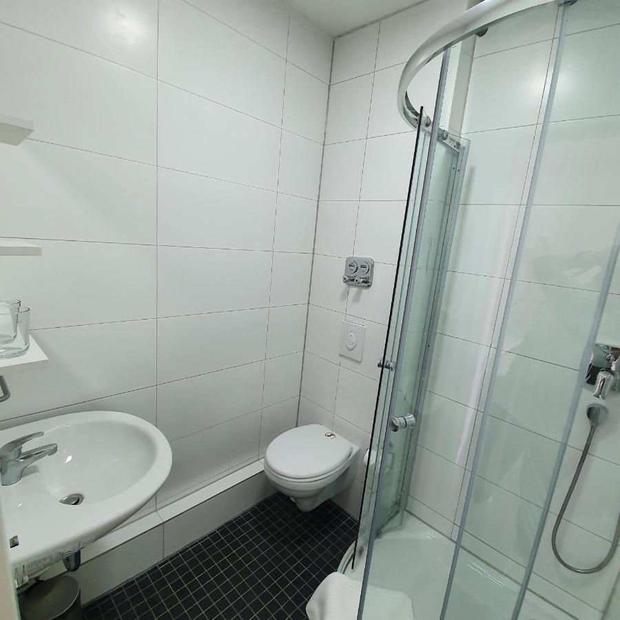 Pension Bad Soden / Apartment&Rooms Bad Soden am Taunus Exterior foto