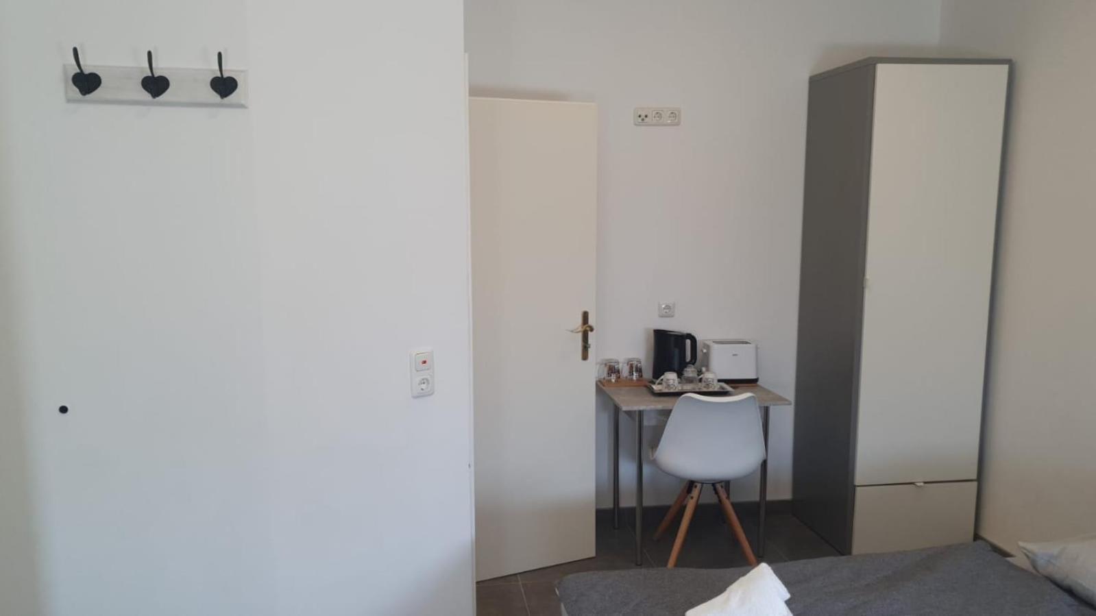 Pension Bad Soden / Apartment&Rooms Bad Soden am Taunus Exterior foto